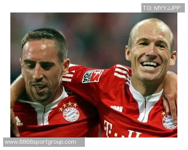 拜仁海报热身欧冠对决巴黎罗贝里小猪同框伊布小罗回忆重温